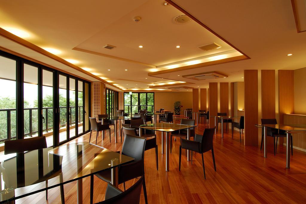 Hakone Tokinoshizuku Hotel Buitenkant foto The lounge at the airport